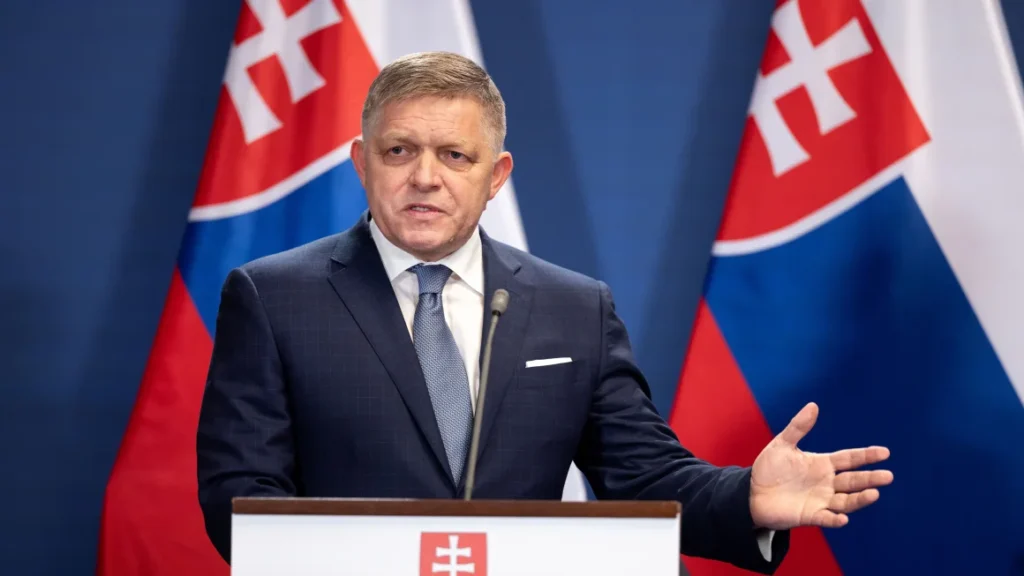 Politik Dunia : Kyiv menolak seruan pemimpin populis Slovakia untuk menyerahkan tanah kepada Rusia menjelang pertemuan tingkat tinggi