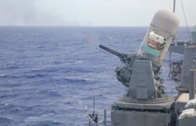 Perang Dunia : Sebuah rudal Houthi hanya tinggal beberapa detik lagi untuk menghantam kapal perang AS. Angkatan Laut menggunakan ‘garis pertahanan terakhirnya’