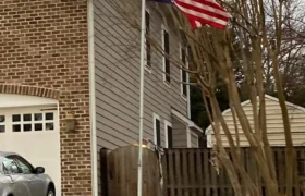 Bendera AS terbalik berkibar di rumah Hakim Samuel Alito