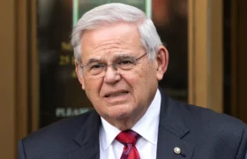 Menendez mengajukan sebagai kandidat independen