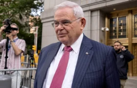 Agen FBI bersaksi tentang pengawasan makan malam Senator Menendez