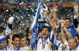 Mengingat kemenangan mengejutkan Yunani di Euro 2004