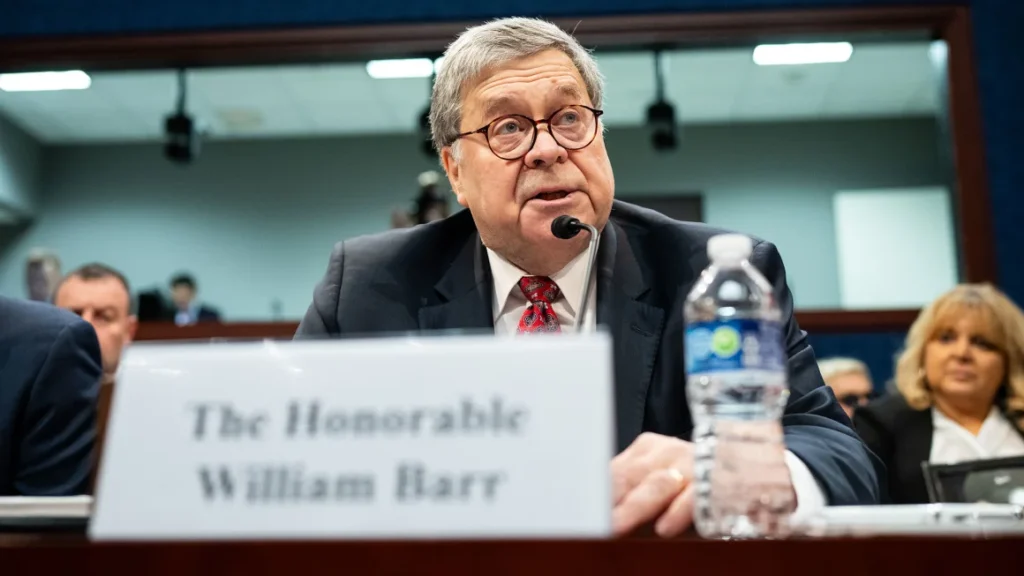 Mantan Jaksa Agung Bill Barr pribadi terlibat dalam keputusan rincian penyelidikan suara masuk tahun 2020