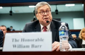 Mantan Jaksa Agung Bill Barr pribadi terlibat dalam keputusan rincian penyelidikan suara masuk tahun 2020