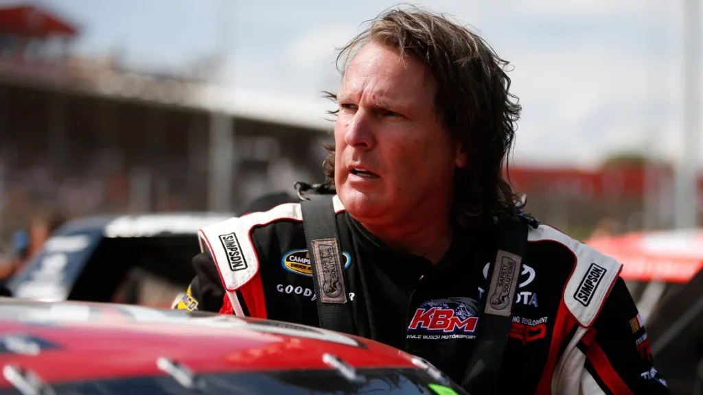 Ikon balap tanah Scott Bloomquist meninggal dalam kecelakaan pesawat pada usia 60 tahun