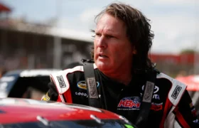 Ikon balap tanah Scott Bloomquist meninggal dalam kecelakaan pesawat pada usia 60 tahun