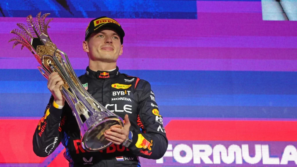 Max Verstappen bercanda setelah meraih finis tiga besar ke-100 